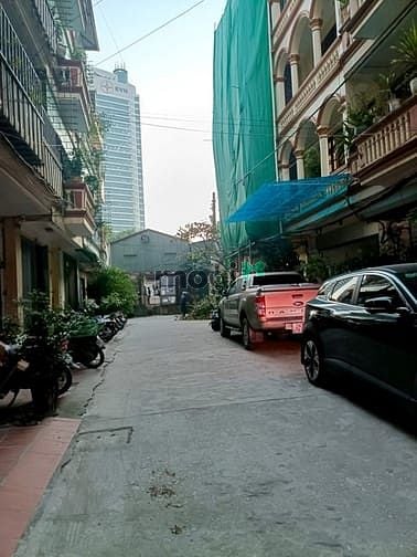 Nhà phố Tân Ấp, Ba Đình 61m² giá 20.1 tỷ - Ô tô tránh, kinh doanh thuận lợi!