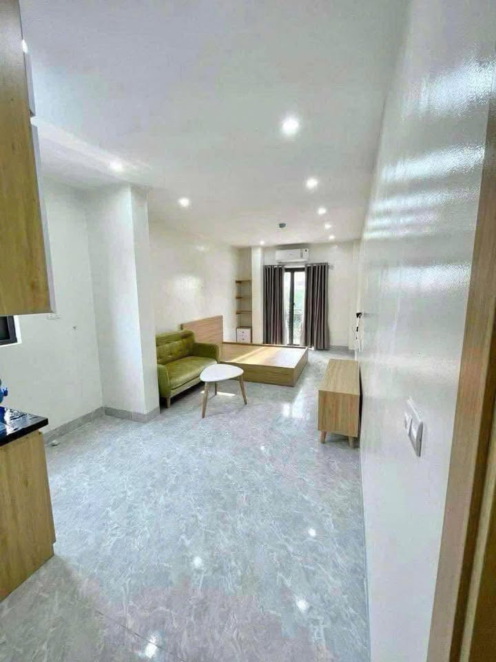 Căn hộ cho thuê đường Cầu Giấy, 50m² - Full nội thất, ban công thoáng mát!
