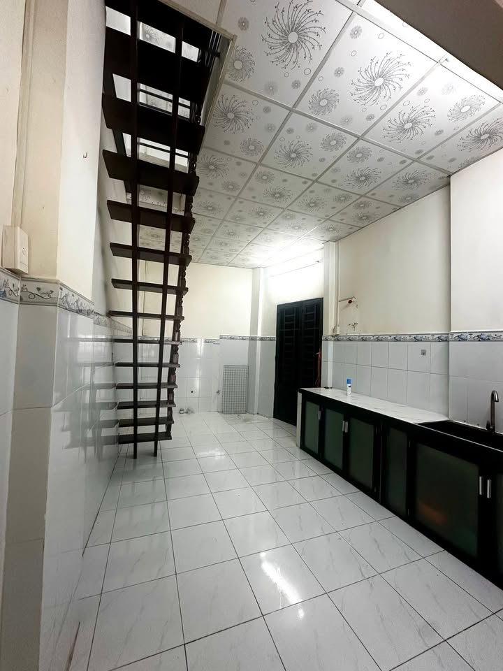 Nhà góc đường Bãi Sậy, quận 6, 41m² giá 4.35 tỷ - Gần tiện ích đầy đủ!