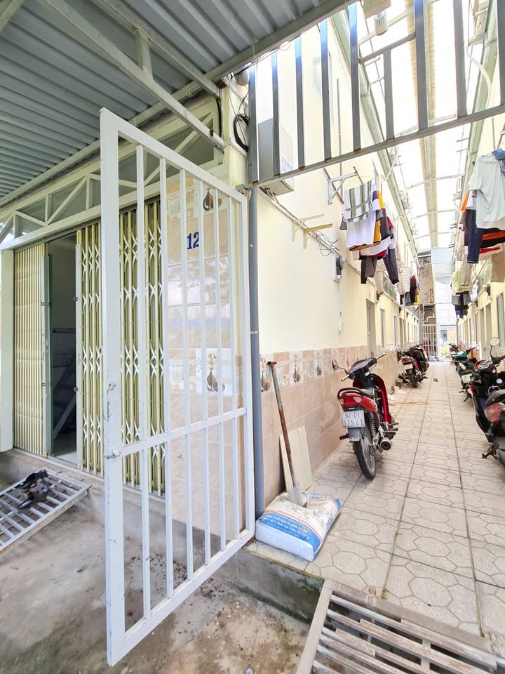 Cho thuê phòng máy lạnh đường Nguyễn Văn Cừ nối dài, Cần Thơ 30m² - Tiện nghi đầy đủ, giá 2.5 triệu!