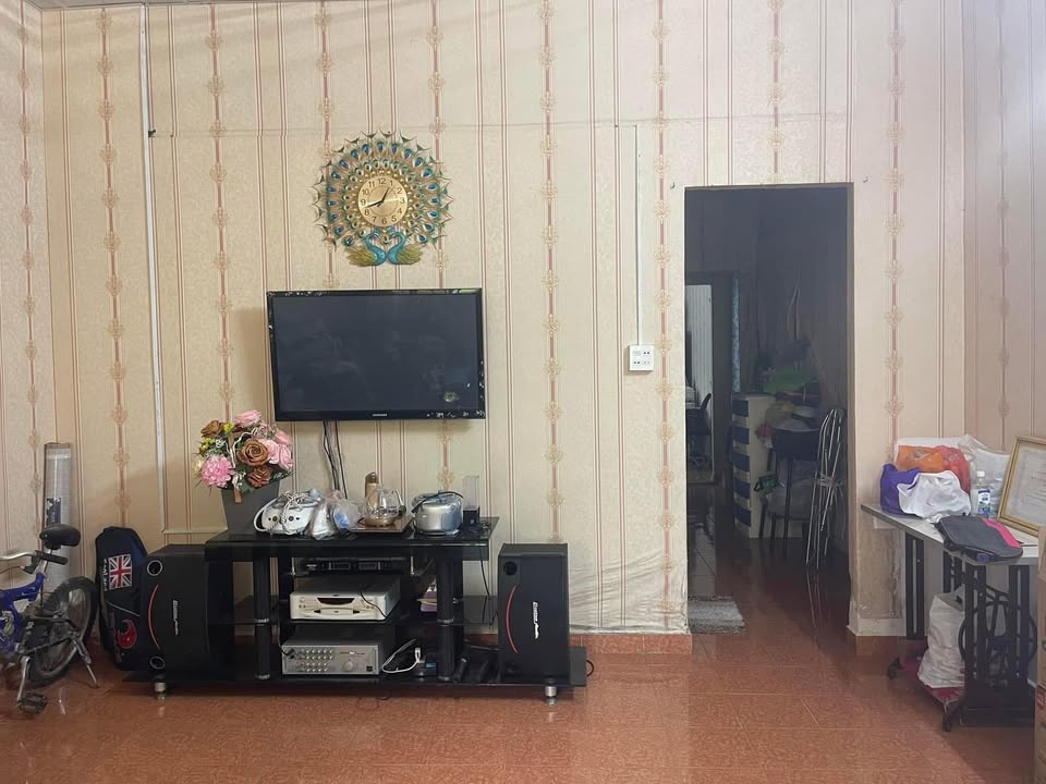 Nhà phố An Xuyên Cà Mau 99m² giá 1.49 tỷ - Sổ đỏ chính chủ, gần chợ và trường học!