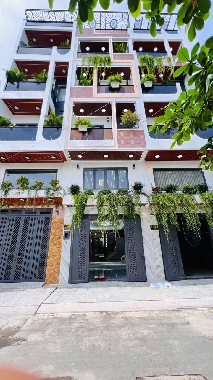 Nhà riêng Quận 12 310m² giá 7 tỷ - Full nội thất, chỉ việc vào ở!