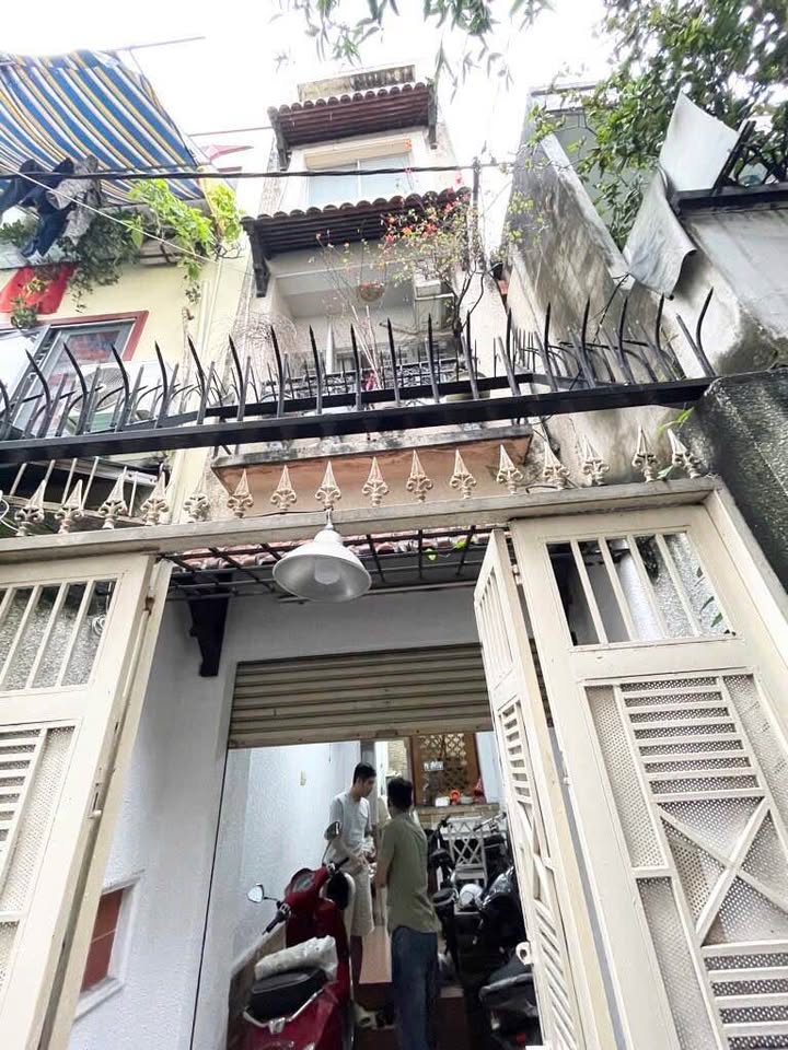 Nhà phố quận 3, 136m² giá 5 tỷ - Hẻm thông thoáng, tiện ích đầy đủ!