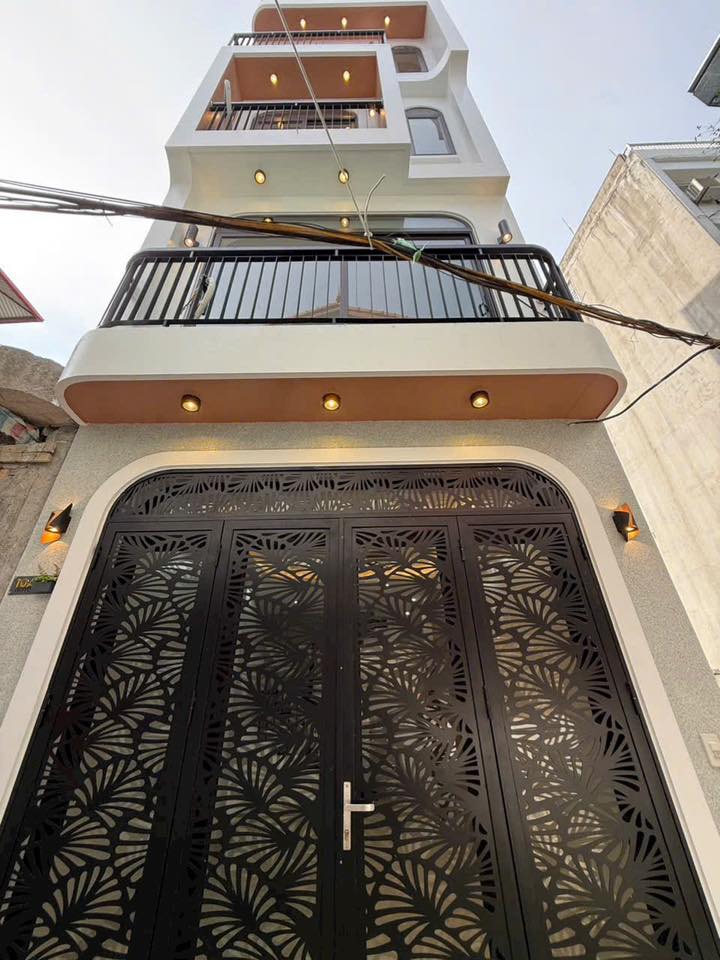 Nhà 5 tầng Ngọc Thụy 30m² giá 7.55 tỷ - Sẵn sàng vào ở ngay!