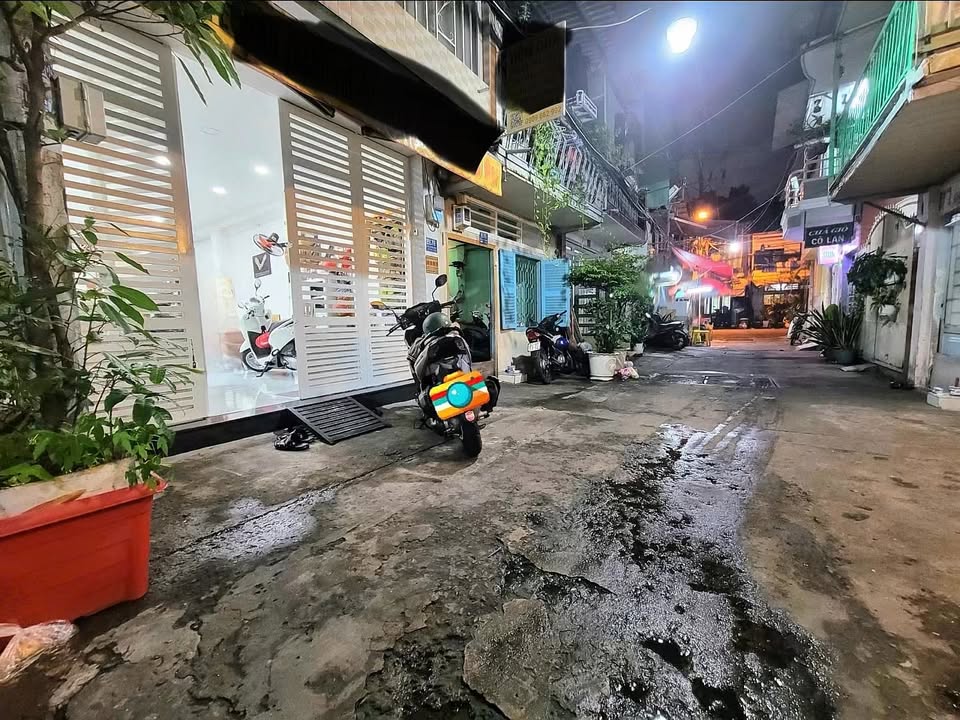 Nhà phố Trần Bình Trọng Quận 10 45m² giá 10.5 tỷ - Kinh doanh ngay tại phố ẩm thực Hồ Thị Kỷ!