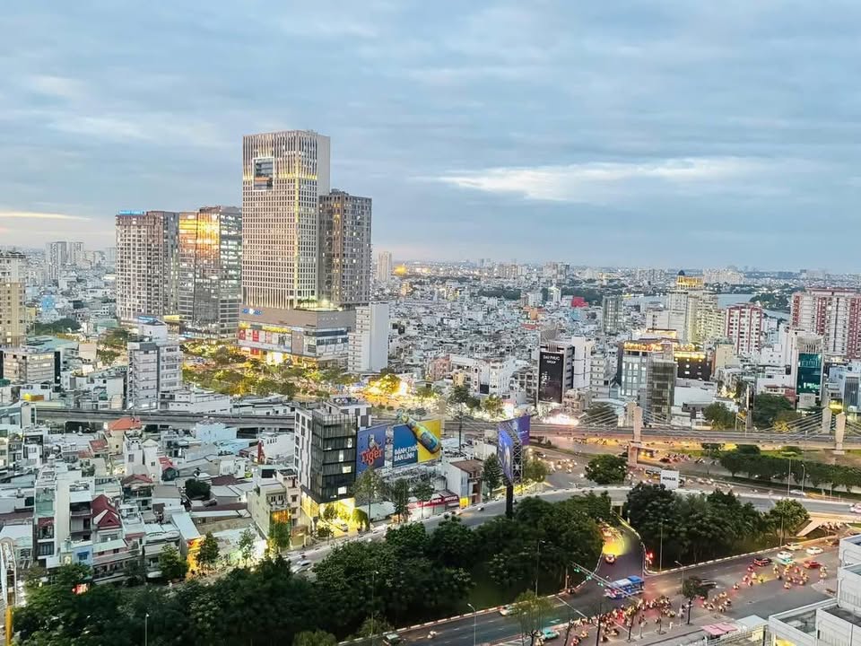 Căn hộ 3PN Vinhomes Central Park 108m² giá 15.5 tỷ - View thành phố thoáng mát!