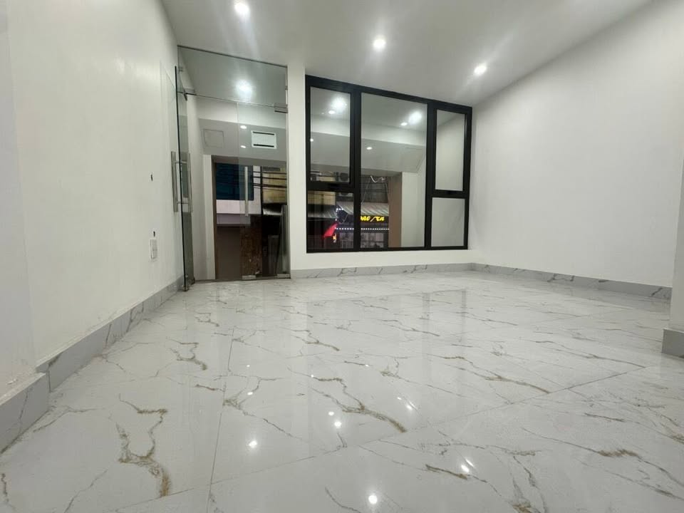 Mặt bằng kinh doanh cho thuê tại Đội Cấn, Ba Đình - 30m² giá chỉ 8 triệu
