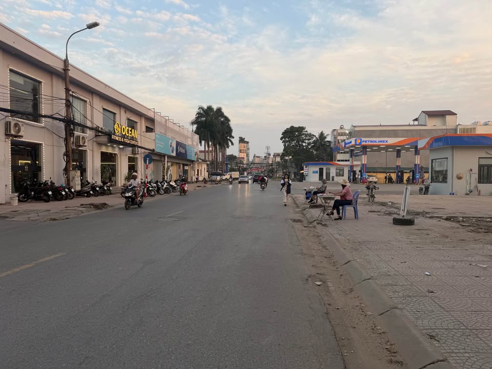 Nhà mặt phố Đức Giang Long Biên 67m² giá 8.9 tỷ - Kinh doanh sầm uất!