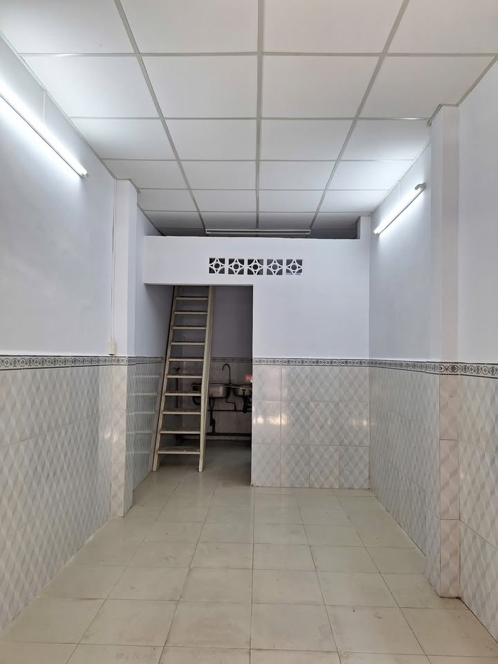 Nhà cho thuê Hẻm 4M đường Hồ Thị Kỷ, Quận 10 - Diện tích 24m² giá 8 triệu/tháng