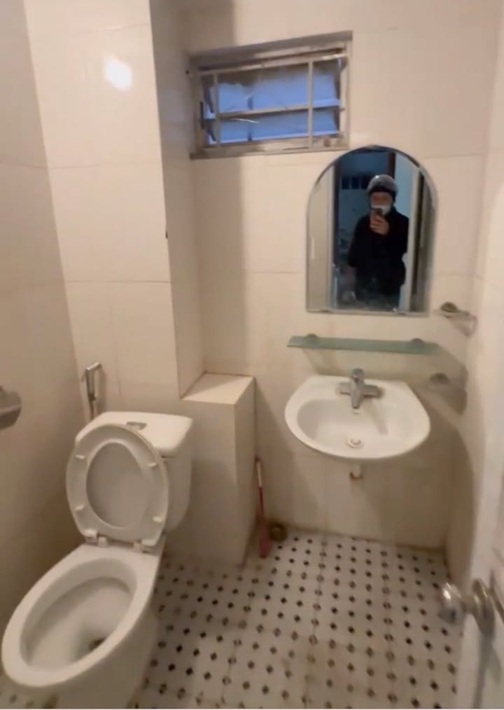 Cho thuê phòng trọ 16m² tại Ngõ 406/21 Âu Cơ, Nhật Tân - Giá chỉ 2.5 triệu/tháng!