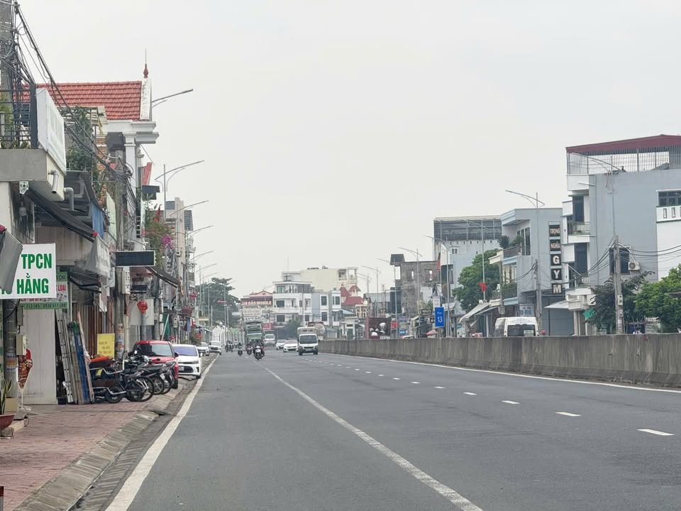 Đất liền nhau mặt đường Quốc lộ 10, xã Kênh Giang, 300m² - Vị trí đắc địa, giao thông thuận lợi!