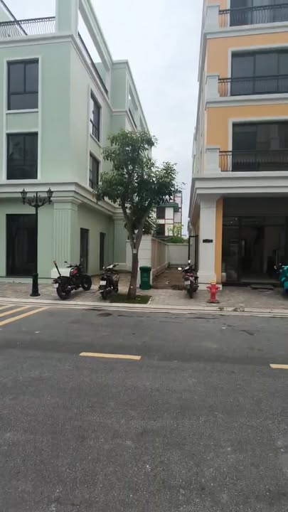 Shophouse Xẻ Khe 4 Tầng tại Vinhomes Royal Island - Giá 14.249 tỷ, Đầu Tư Lợi Nhuận Cao!