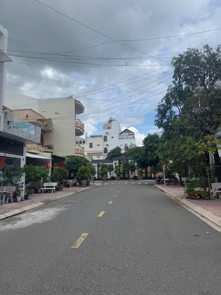 Nhà bán tại Nguyễn Văn Huyên, Phan Thiết 74m² giá 3 tỷ - Cơ hội đầu tư tuyệt vời!