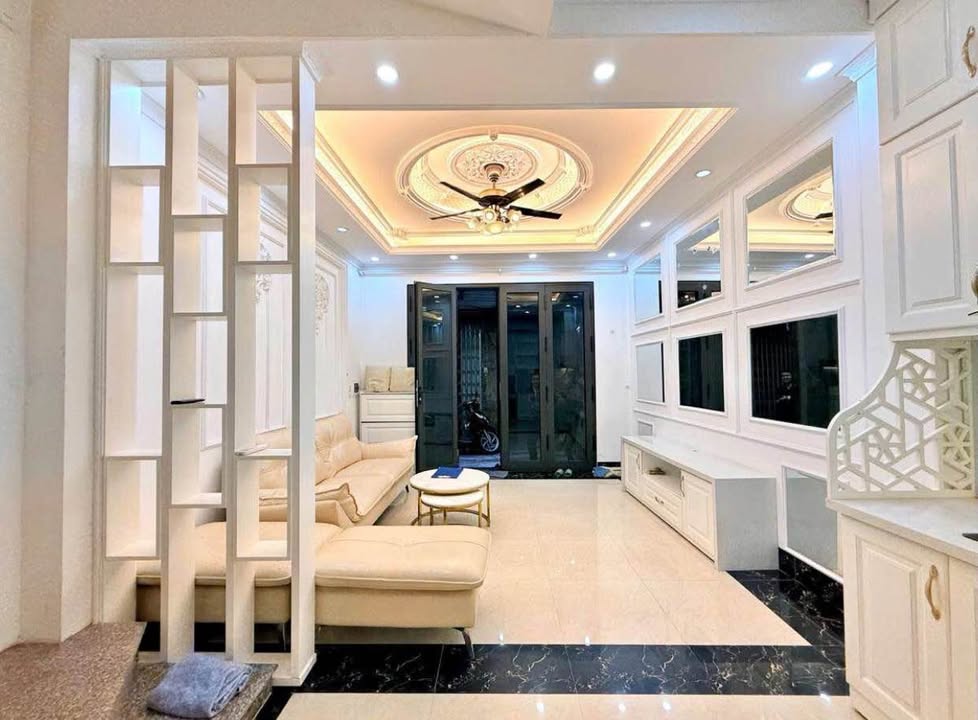 Nhà 5 tầng Xuân Đỉnh 31m² - Chính chủ bán, oto đỗ cửa!