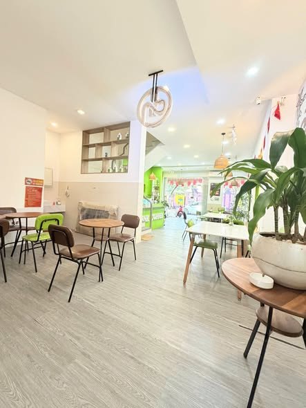 Cho thuê FrontHouse tại Etown Tân Bình 93.75m² giá 30 triệu - Vị trí đắc địa cho kinh doanh!