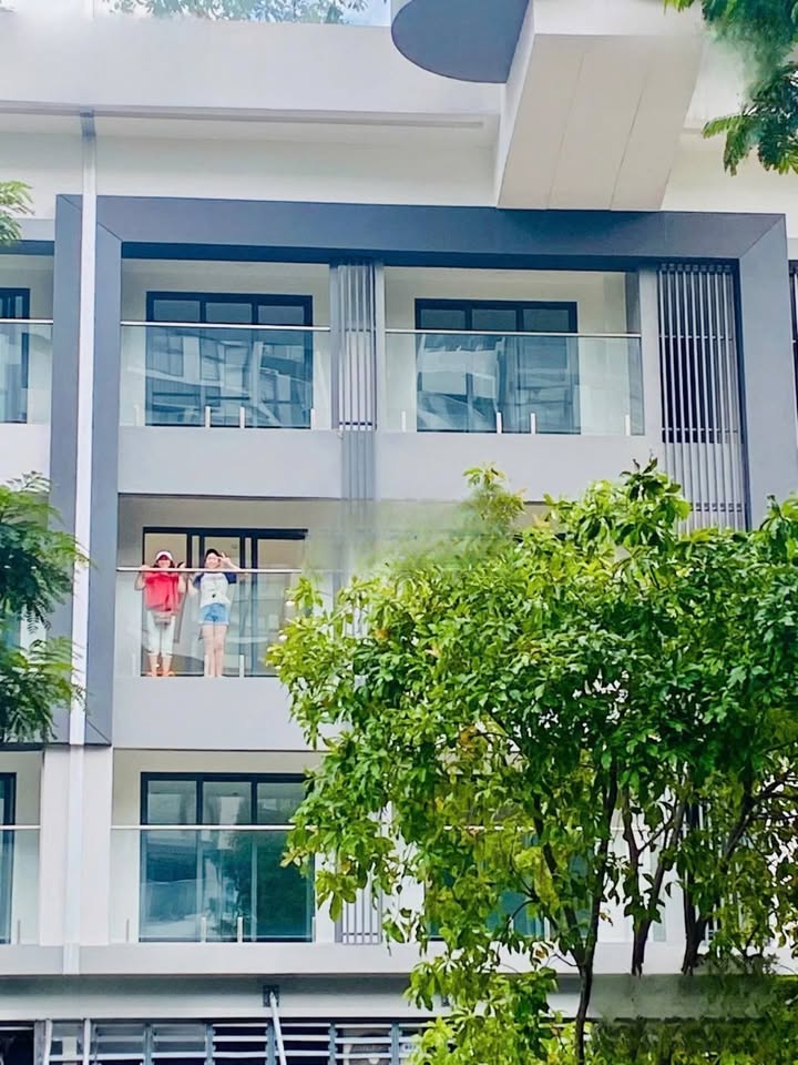 Chung cư Emerald Celadon City Tân Phú 165m² giá 20 triệu - Nội thất cơ bản, sẵn sàng cho thuê!