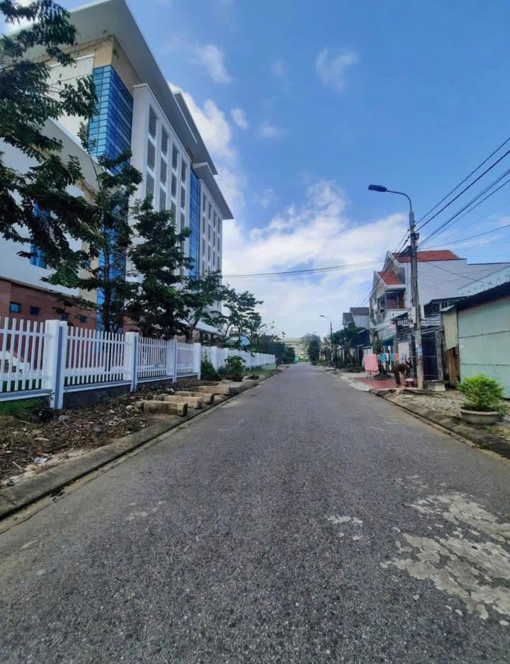 Nhà cấp 4 mặt tiền Đặng Thùy Trâm, 120m², giá 2.1 tỷ - Cơ hội đầu tư tốt!