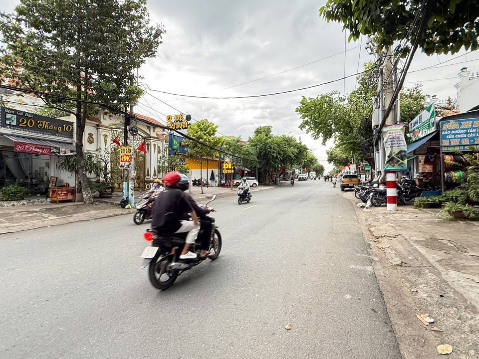 Nhà mặt tiền Trần Quốc Toản, Biên Hòa 270m² giá 11.3 tỷ - Cơ hội đầu tư siêu lợi nhuận!
