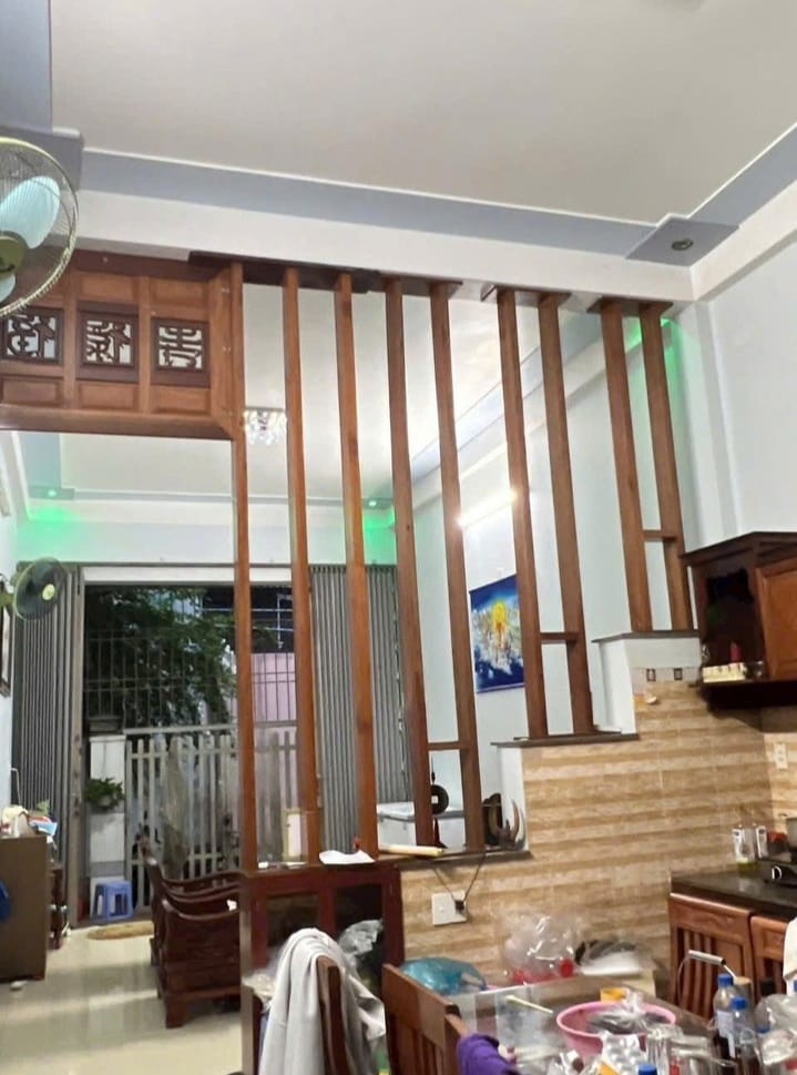 Bán nhà 2 mê hẻm 65 Hoàng Văn Thụ 240m² giá 1.65 tỷ - Sẵn sàng vào ở!