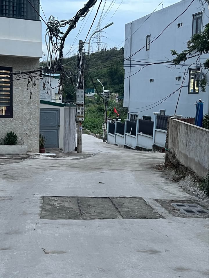 Nhà cấp 4 phố Ngõ Bà Mít, Hạ Long 88m² giá 1.55 tỷ - Nhà ở tốt, vị trí đẹp!