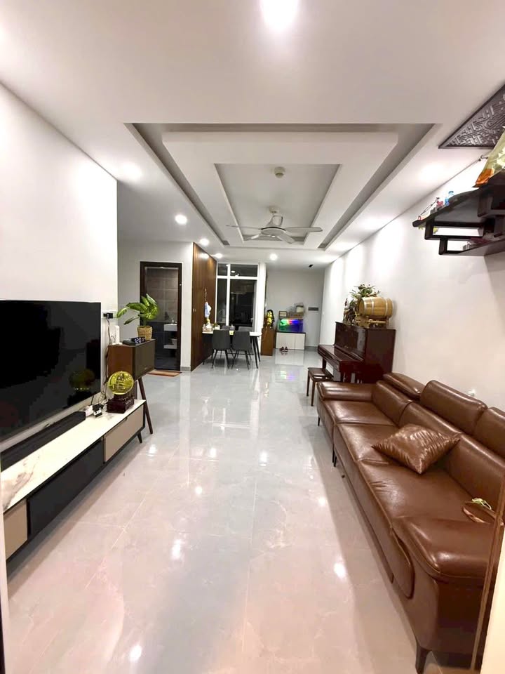 Căn hộ chung cư A10 Nguyễn Chánh 94m² giá 18.5 triệu - Nội thất đầy đủ, gần trường học!