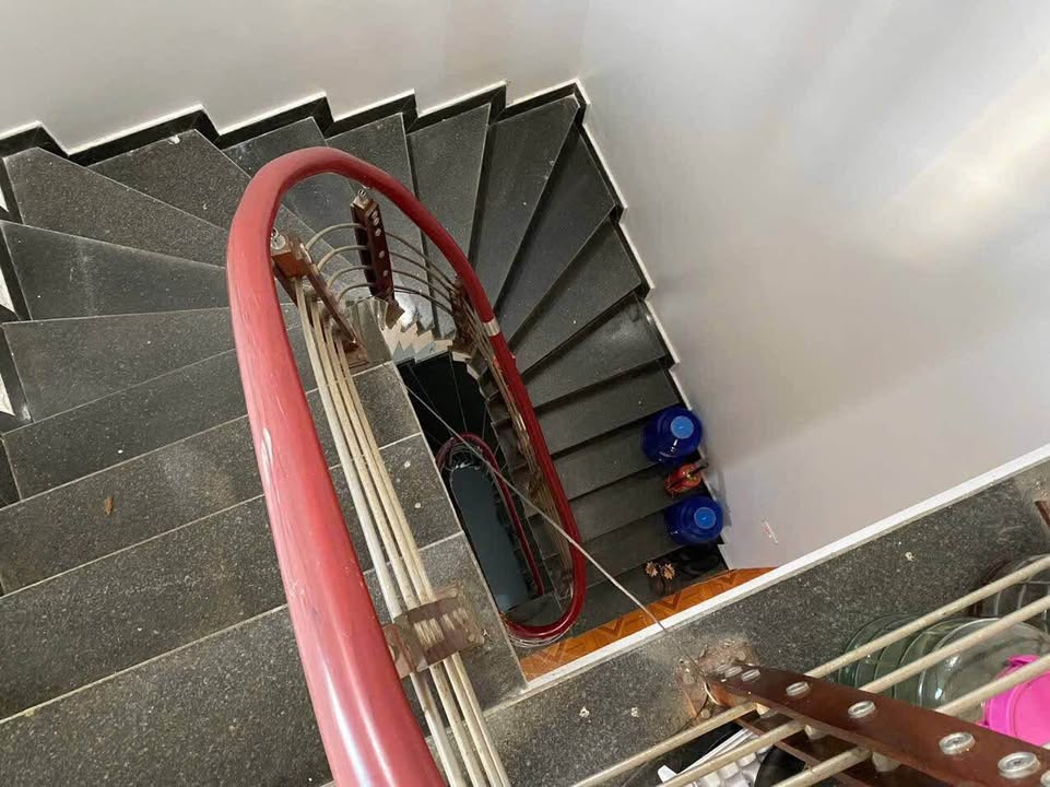 Nhà 2 tầng 1 tum tại Tân Hà, Tuyên Quang 100m² giá 4 tỷ - Đường giao thông thuận tiện!