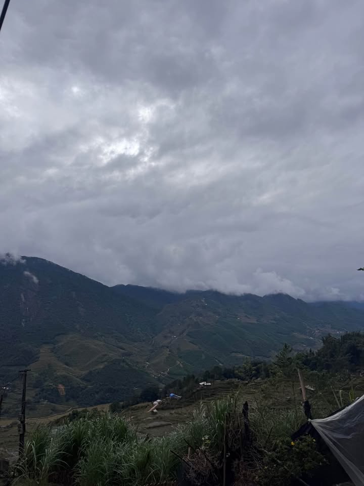 Đất thổ cư Tả Van 1400m² giá 3 tỷ - Vị trí đẹp, view núi tuyệt vời!