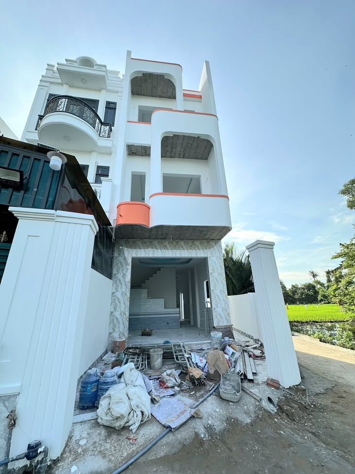 Nhà góc 3 mặt tiền Quốc lộ 50, 96m² giá 2.5 tỷ - Đầu tư sinh lời ngay!