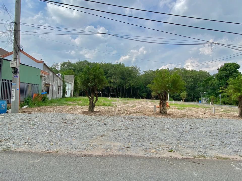 Đất thổ cư xã Phước Vĩnh An, Củ Chi 120m² giá 2.35 tỷ - Đường nhựa, dân cư đông đúc!