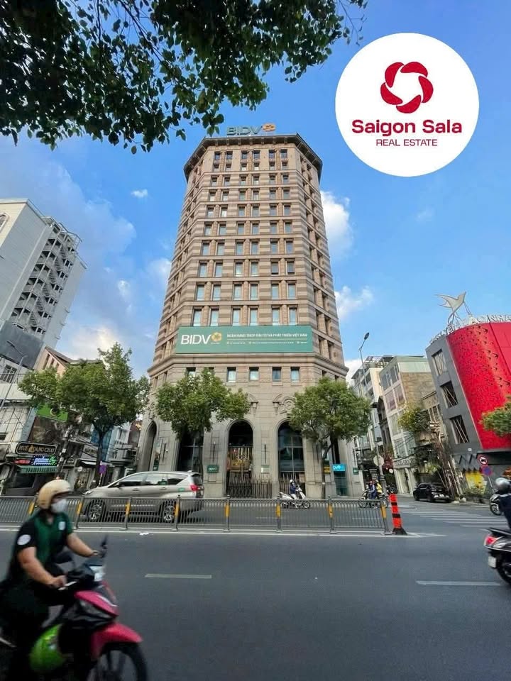 Bán tòa nhà mặt tiền 4 mặt quận 3 - 368m² - Cơ hội đầu tư hấp dẫn!