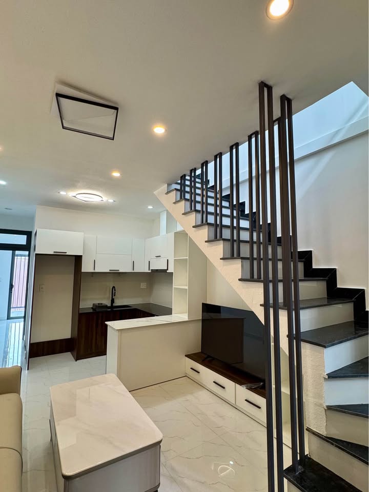 Nhà riêng Đà Lạt 80m² giá 2.4 tỷ - Hướng Tây Nam, sổ hồng chính chủ!