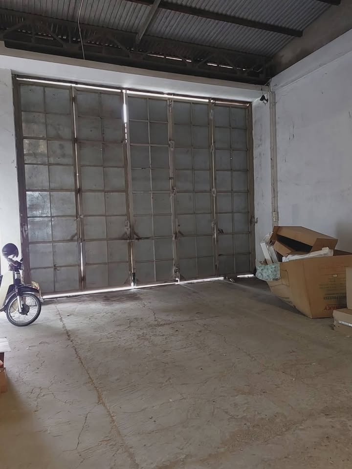 Kho cho thuê 200m² tại Đồng Hới - Có sẵn văn phòng làm việc ngay!