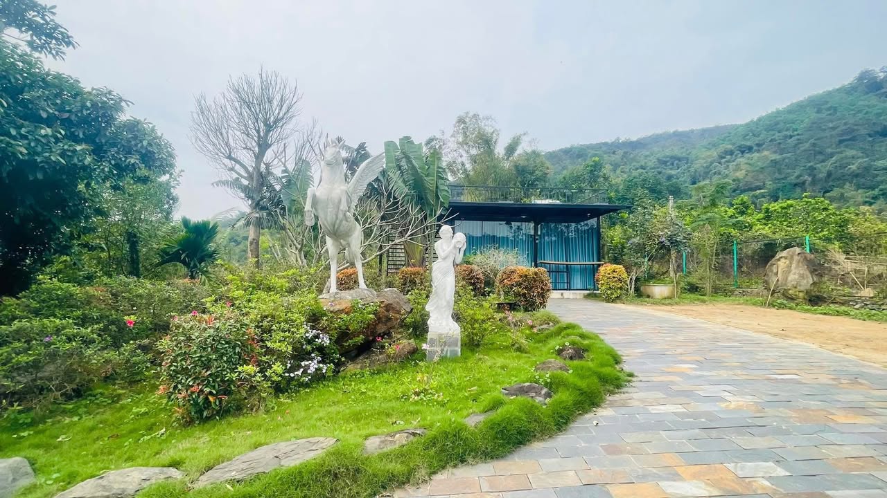 Bán khuôn viên nghỉ dưỡng Hòa Sơn 1.132 m² - Tiềm năng đầu tư lớn!