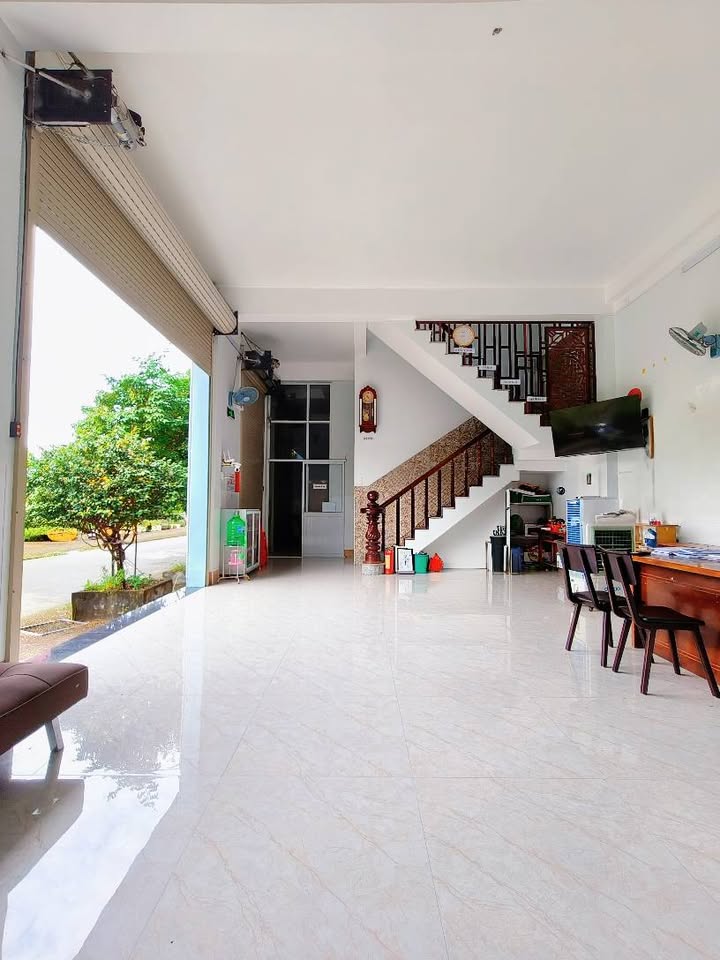 Nhà góc 2 mặt tiền phường 8 Cà Mau 132m² giá 4 tỷ - Đối diện hồ nước