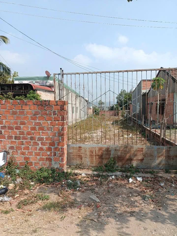 Lô Đất Đẹp 304m² Thôn 8, Đắk Cấm - Kinh Doanh Thuận Tiện Giá 1 Tỷ!