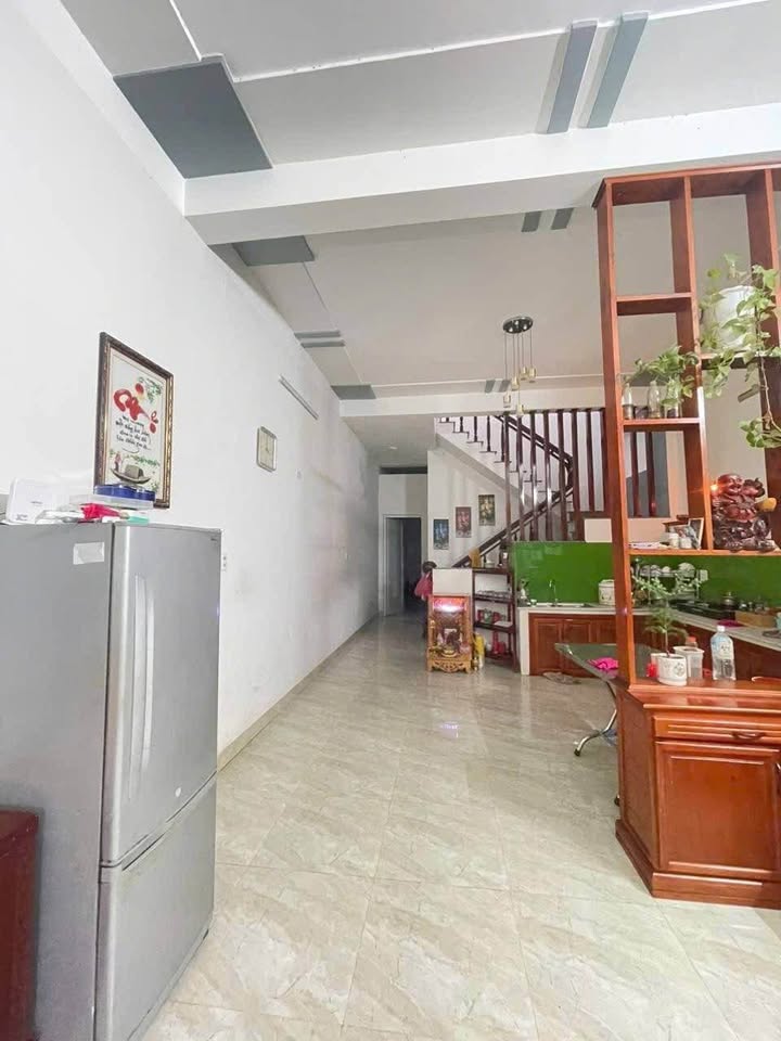 Nhà Hẻm Hùng Vương Trần Phú 100m² giá 2.2 tỷ - Thiết kế hiện đại và tiện nghi!