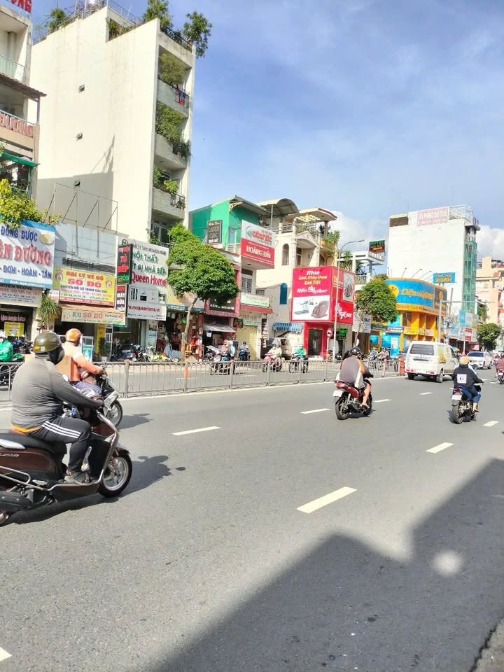 Nhà mặt tiền Bạch Đằng, quận Bình Thạnh 238m² giá 60 tỷ - Đầu tư sinh lời lý tưởng!