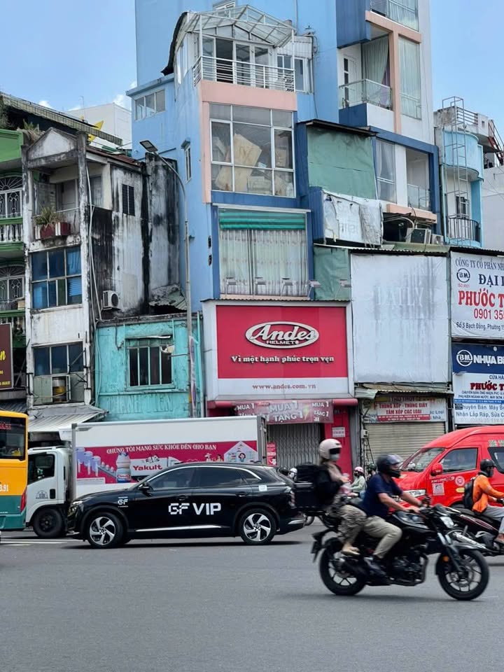 Nhà mặt tiền kinh doanh Bạch Đằng, quận Bình Thạnh, 28m² giá 11.9 tỷ - Cơ hội đầu tư sinh lời!
