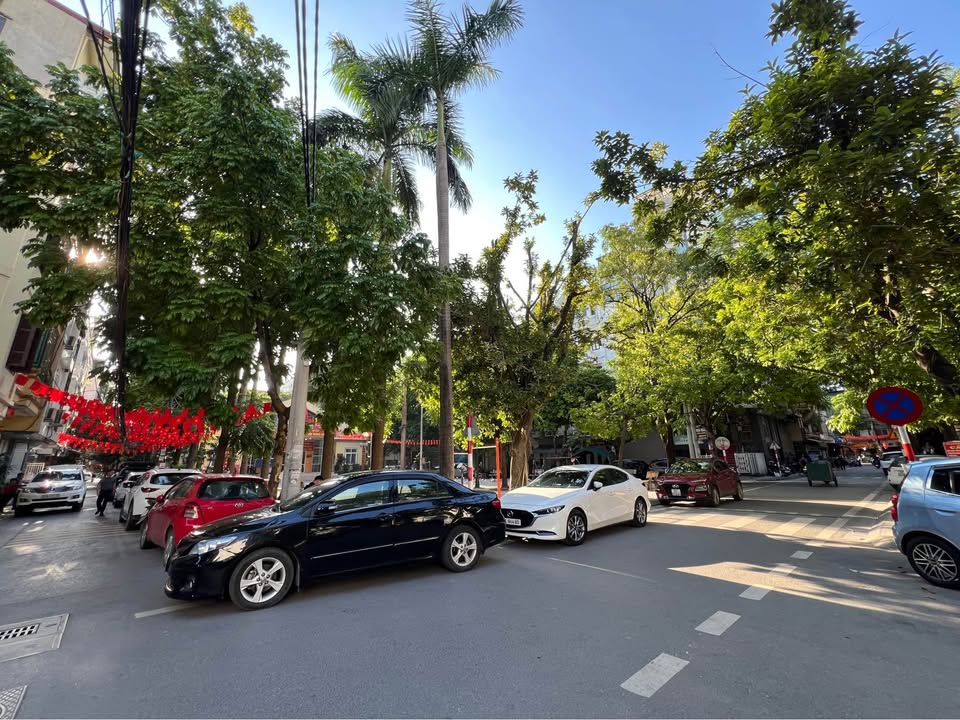 Bán đất phố Láng Hạ - Quận Đống Đa - 150m² giá 57 tỷ - Mặt tiền đẹp kinh doanh sầm uất!