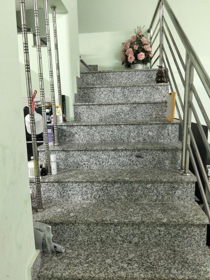 Nhà đẹp 1 trệt 1 lửng tại Bảo Lộc 125m² giá 3.1 tỷ - Sân ô tô rộng rãi!