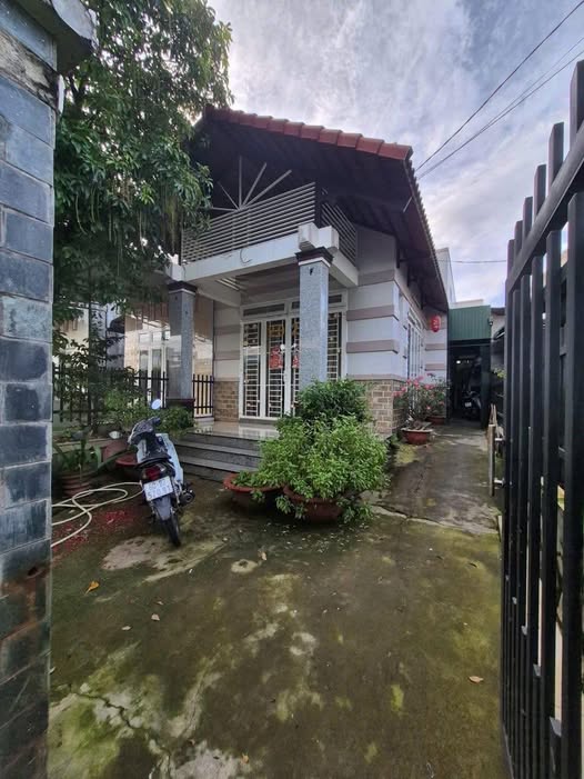 Nhà mặt đường chính nhà thờ Mẫu Tâm, Thống Nhất, 169m² - Giá tốt, thương lượng ngay!