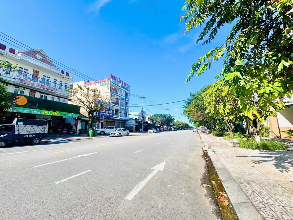 Nhà 3 tầng đường Nguyễn Văn Trỗi, Tam Kỳ 159.5m² giá 4 tỷ - Nhà đẹp, vị trí đắc địa!