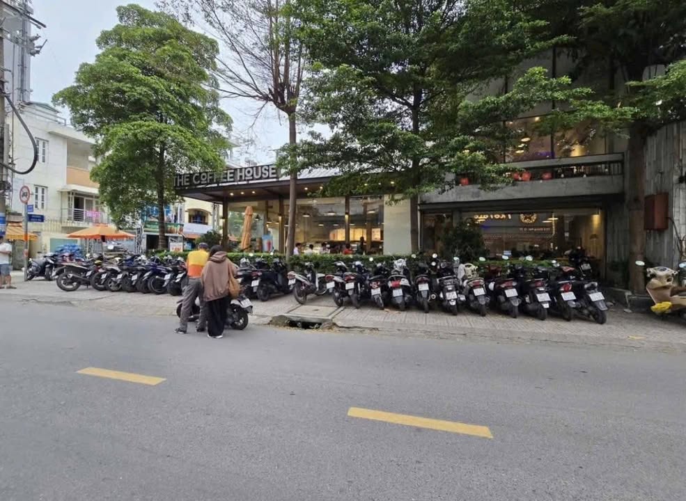 FrontHouse Bạch Mã, Quận 10, 300m² giá thỏa thuận - Mặt tiền kinh doanh đắc địa!