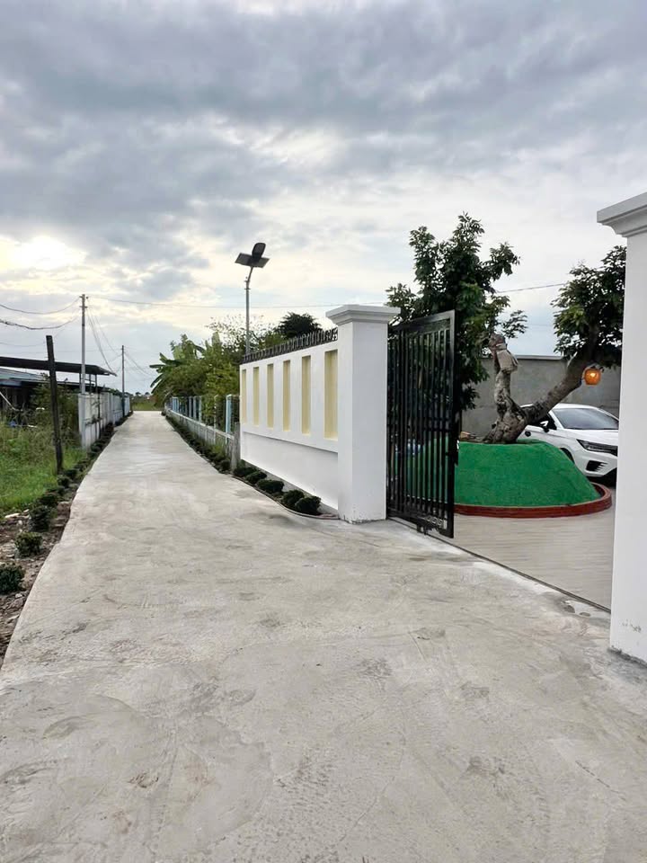 Nhà vườn Vĩnh Công, Châu Thành, Tây Ninh 884m² giá 5.9 tỷ - Không khí trong lành, phù hợp nghỉ dưỡng!