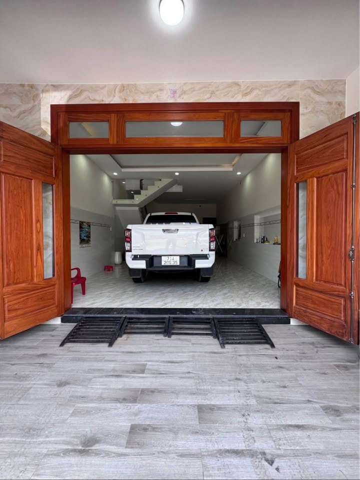 Nhà mặt tiền đường nhựa 6m, Bà Điểm, Hóc Môn 90m² giá 5.5 tỷ - Pháp lý rõ ràng, đầy đủ tiện ích!