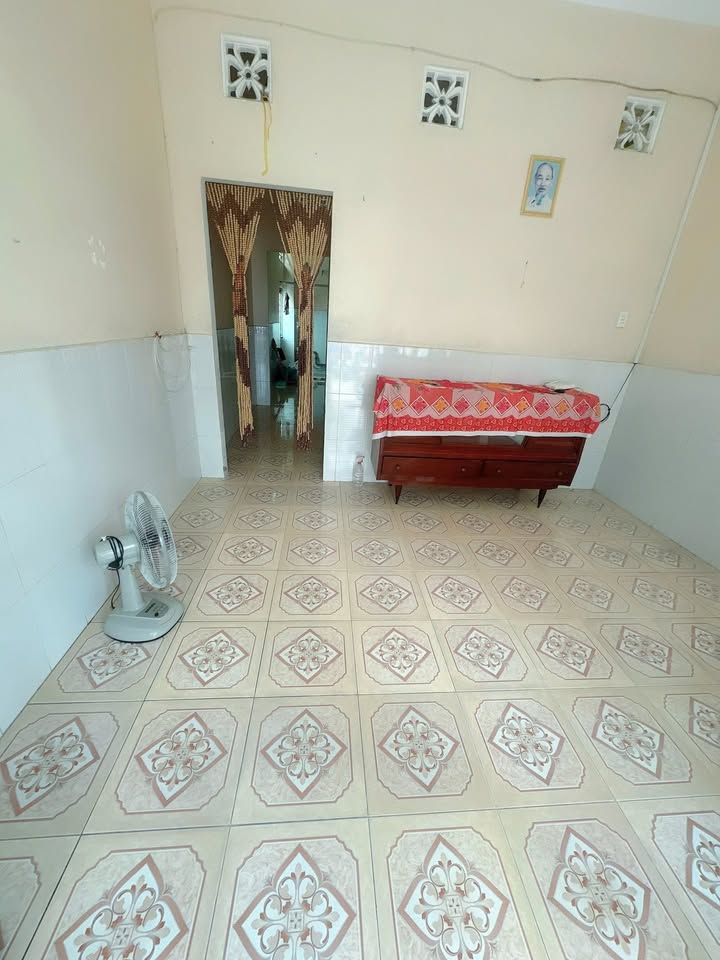 Nhà cho thuê 1 trệt 1 lầu tại An Hội, Bến Tre - Giá 3.5 triệu/tháng, thuận tiện di chuyển!