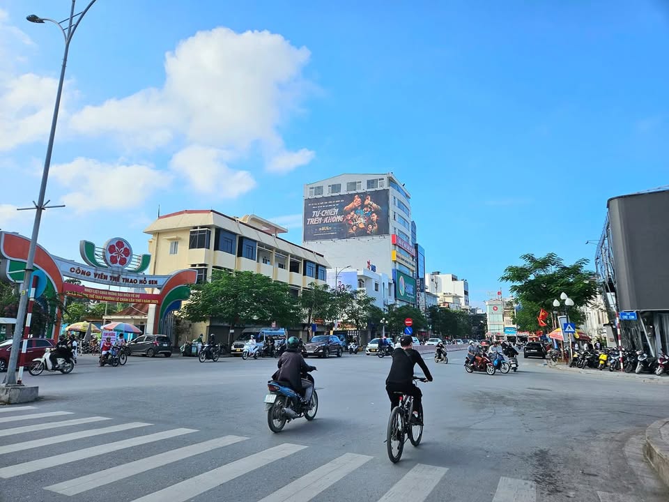 Cho thuê nhà mặt phố Hồ Sen, Lê Chân, Hải Phòng 84m² - Mặt tiền rộng, giao thông thuận lợi!