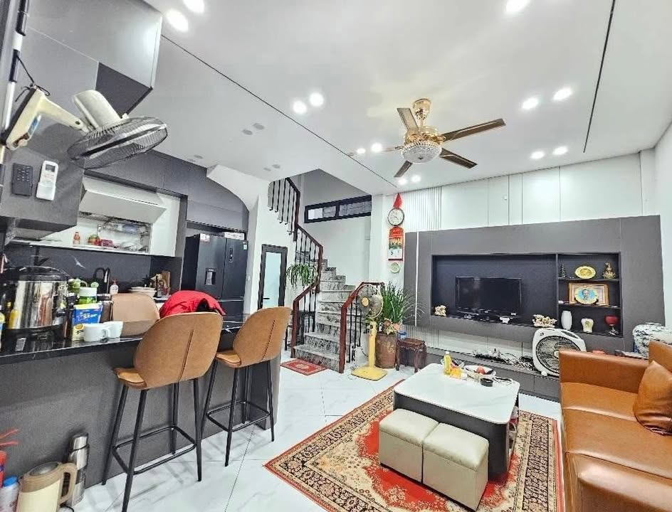 Nhà 5 tầng Dương Nội 33m² giá 5 tỷ - Lô góc, mặt ngõ thông!