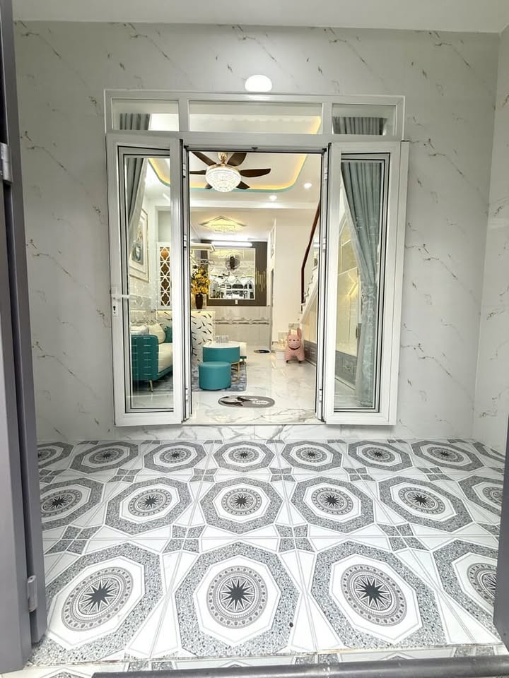 Nhà riêng đường Huỳnh Tấn Phát, Nhà Bè 30m² giá 1.98 tỷ - Tiện nghi đầy đủ, gần chợ!