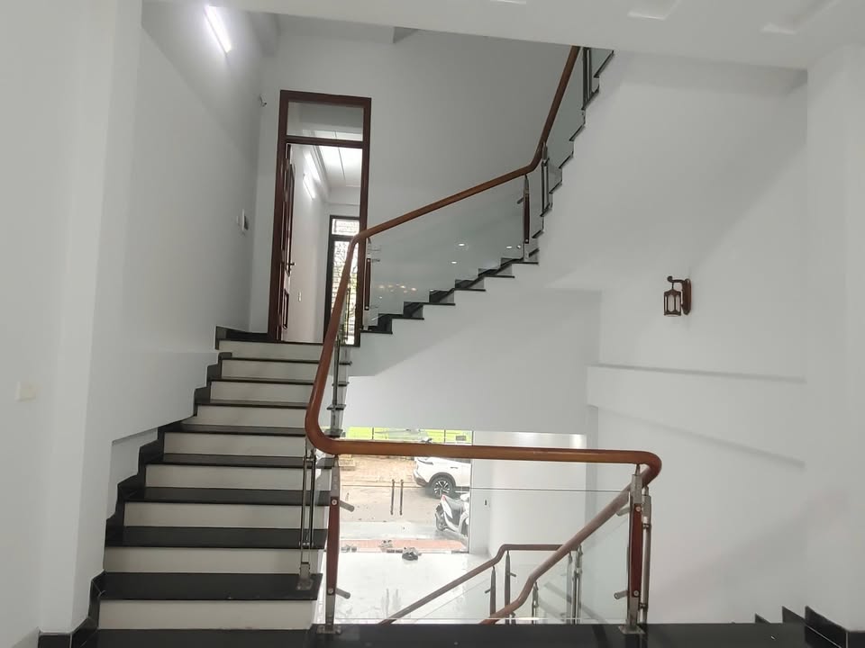 Nhà 3 tầng phường Đông Hương 64m² giá 5.15 tỷ - Ô tô tránh nhau thoải mái!